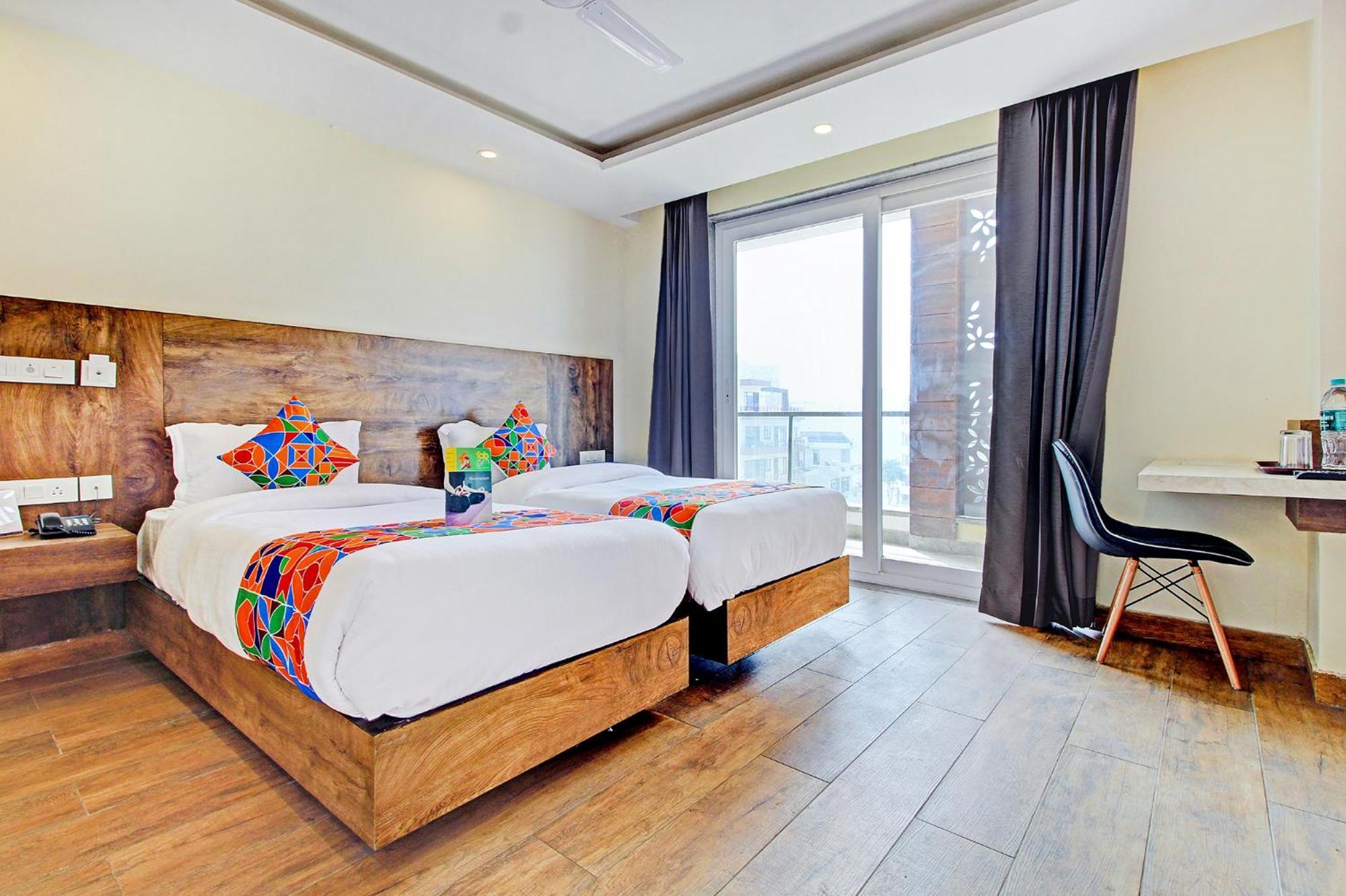 Fabhotel Soft Petals Gurgáon Kültér fotó